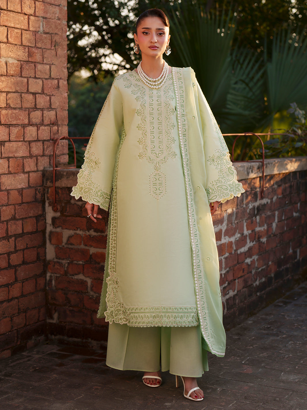 Mahnur | Fiona Lawn 26 | F-14