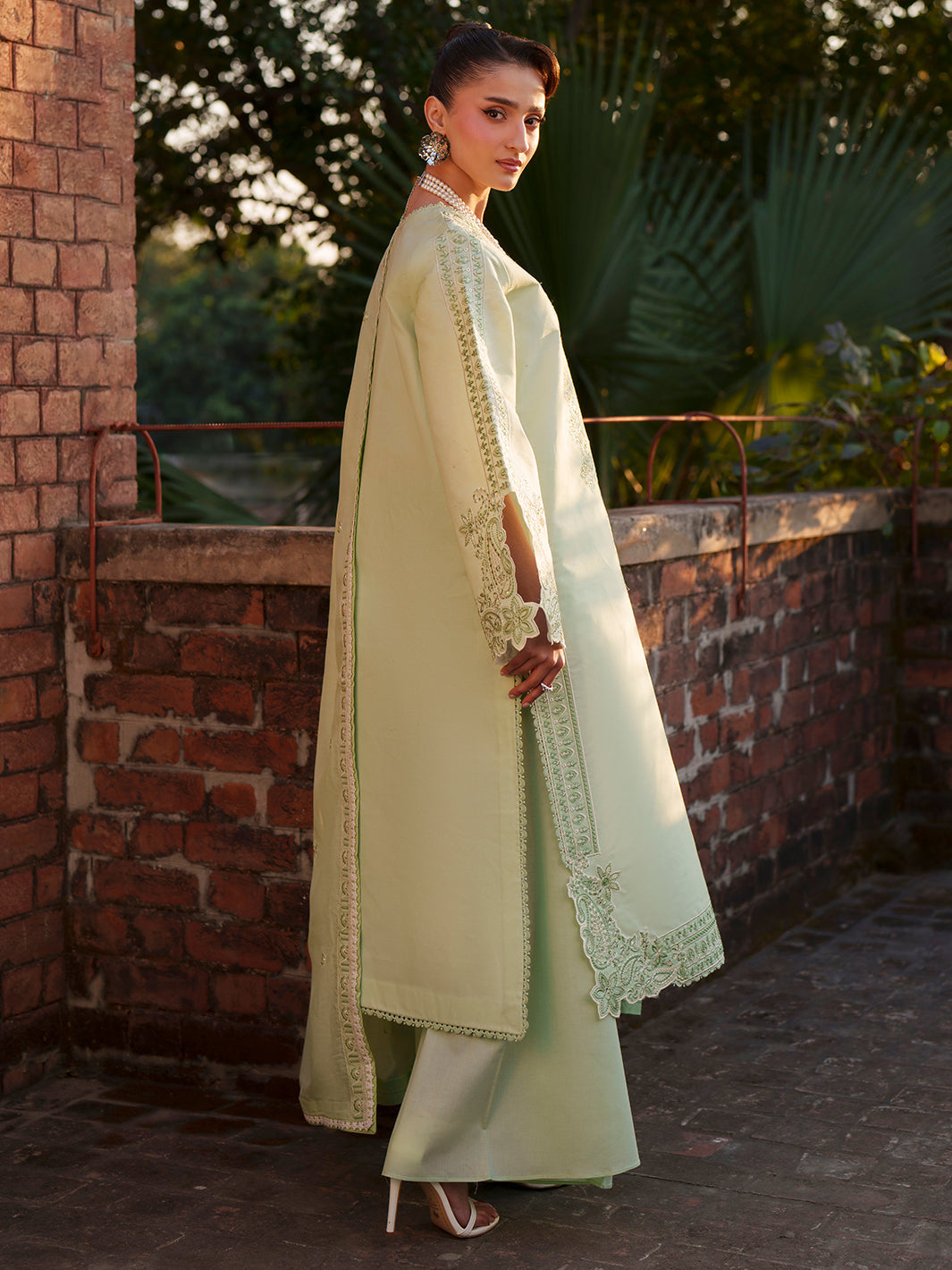 Mahnur | Fiona Lawn 26 | F-14