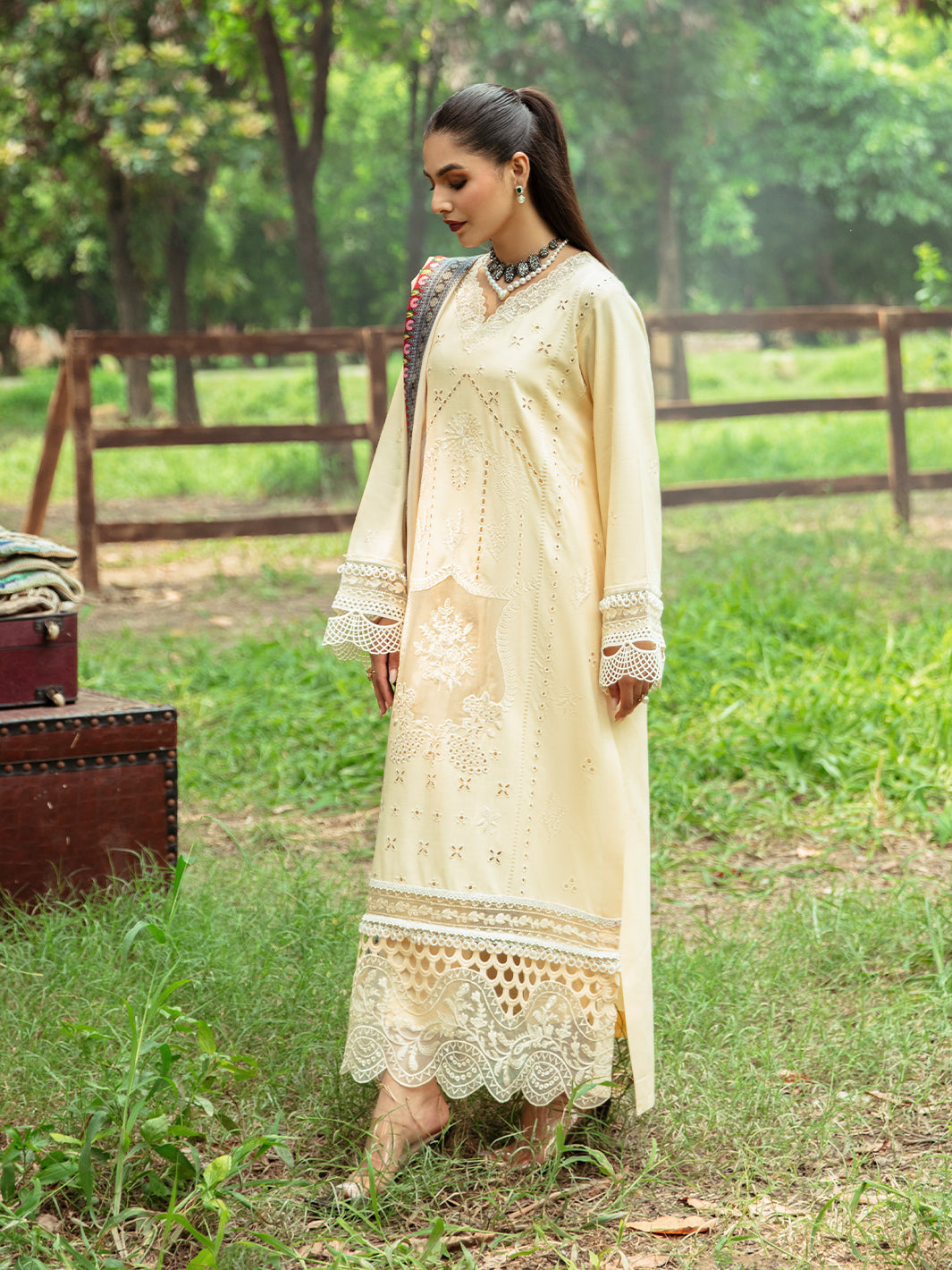 Mahnur | Hazel Winter 24 | FLEICITE