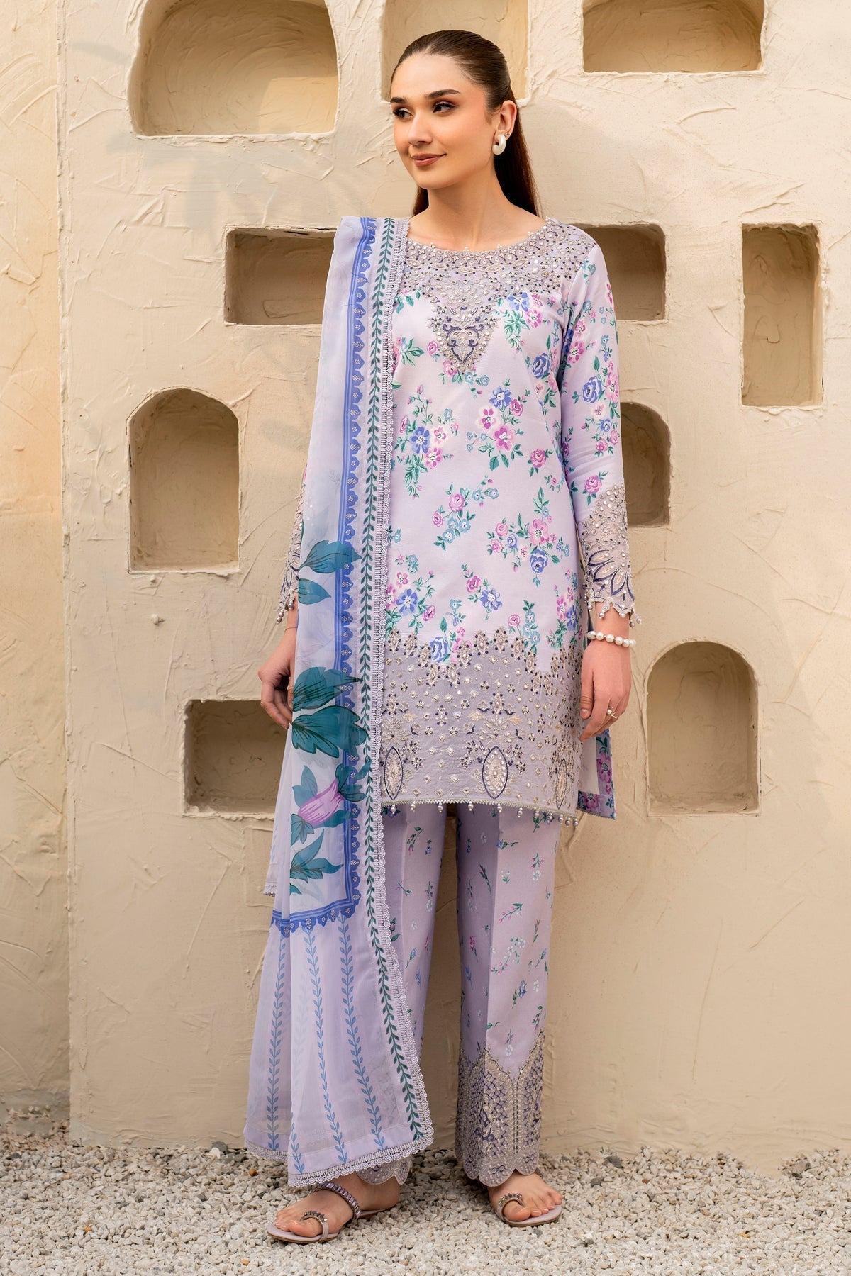Alizeh | Levana Lawn | Flake