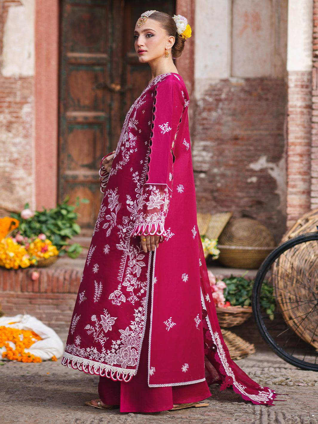Mahnur | Gul Luxury Lawn 26 |G-001
