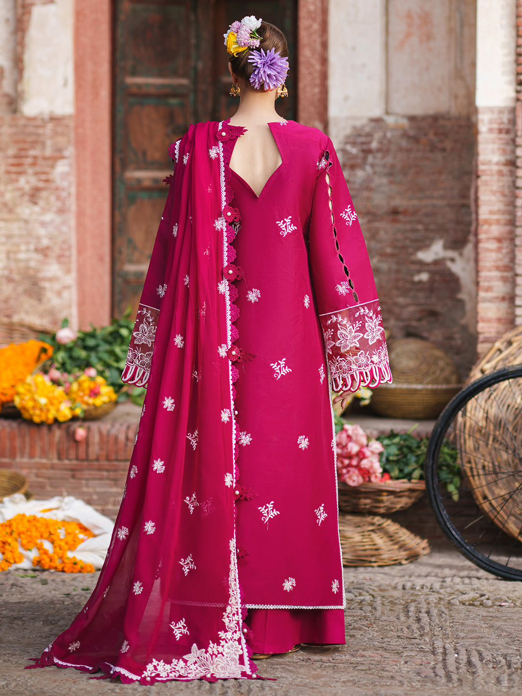 Mahnur | Gul Luxury Lawn 26 |G-001
