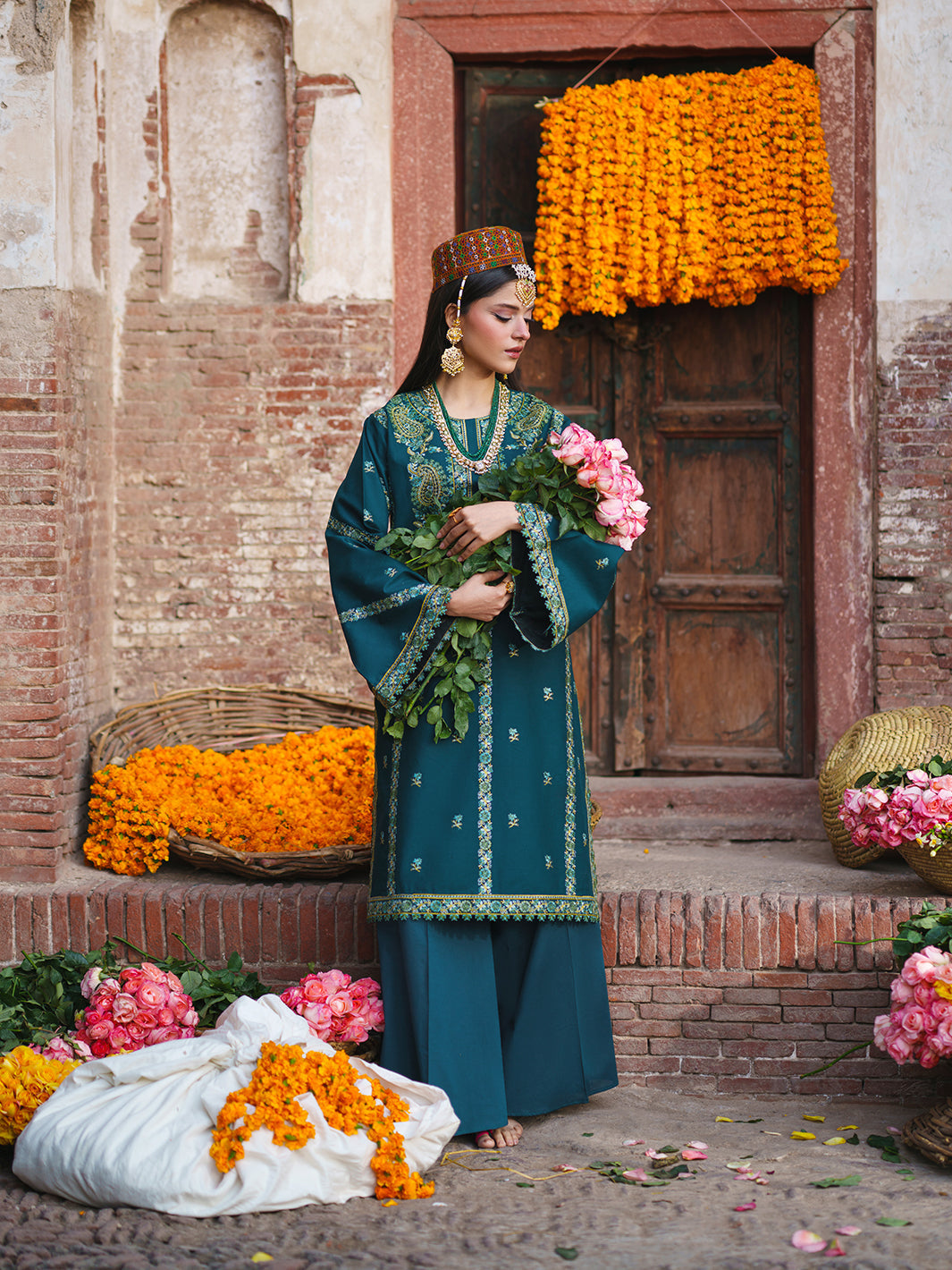 Mahnur | Gul Luxury Lawn 26 | G-002