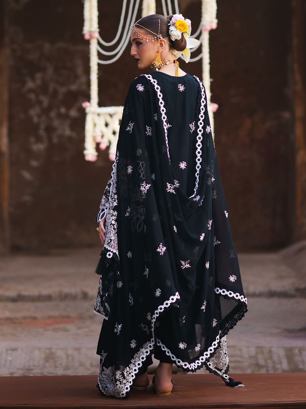 Mahnur | Gul Luxury Lawn 26 |G-010