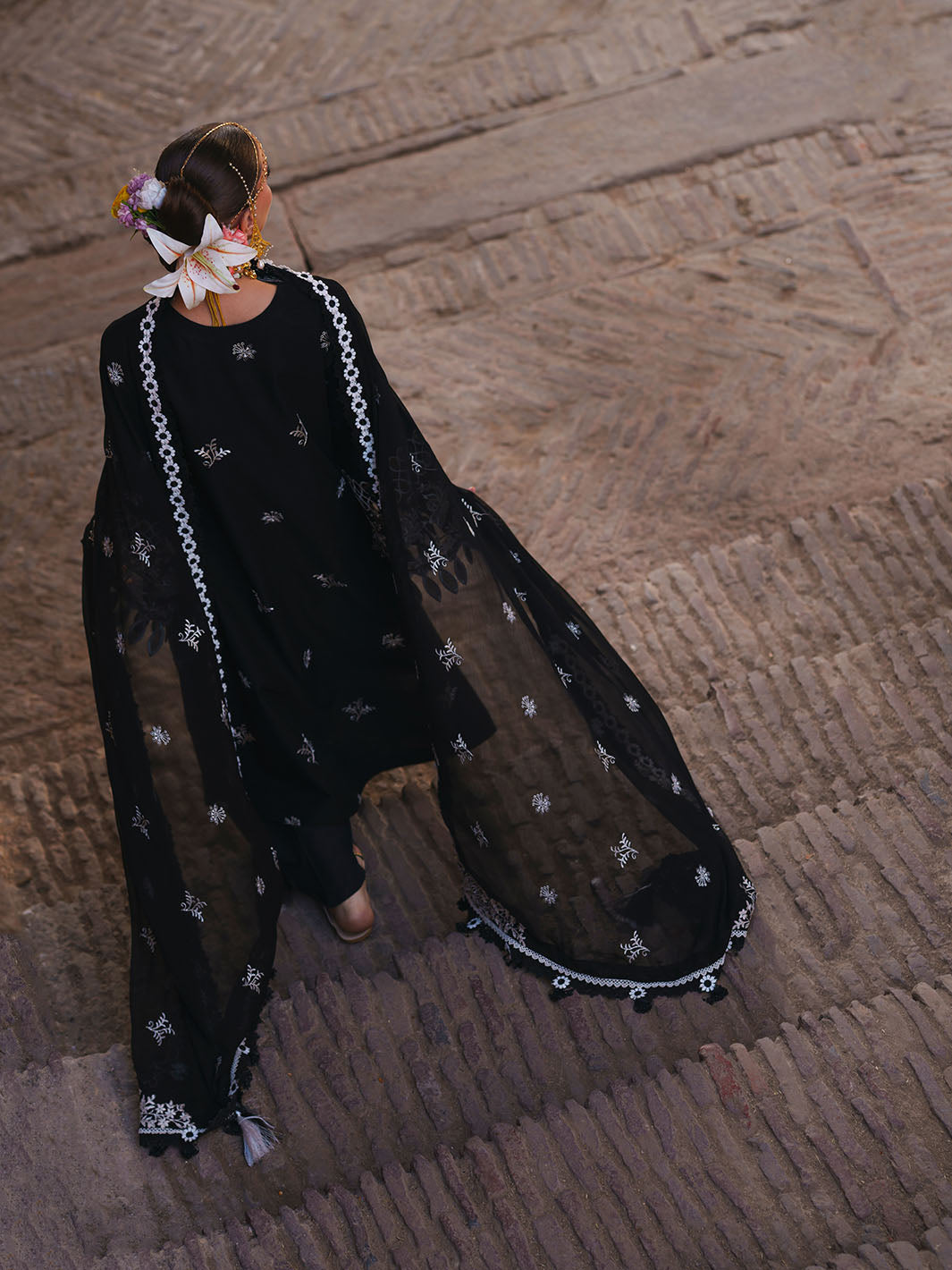 Mahnur | Gul Luxury Lawn 26 |G-010