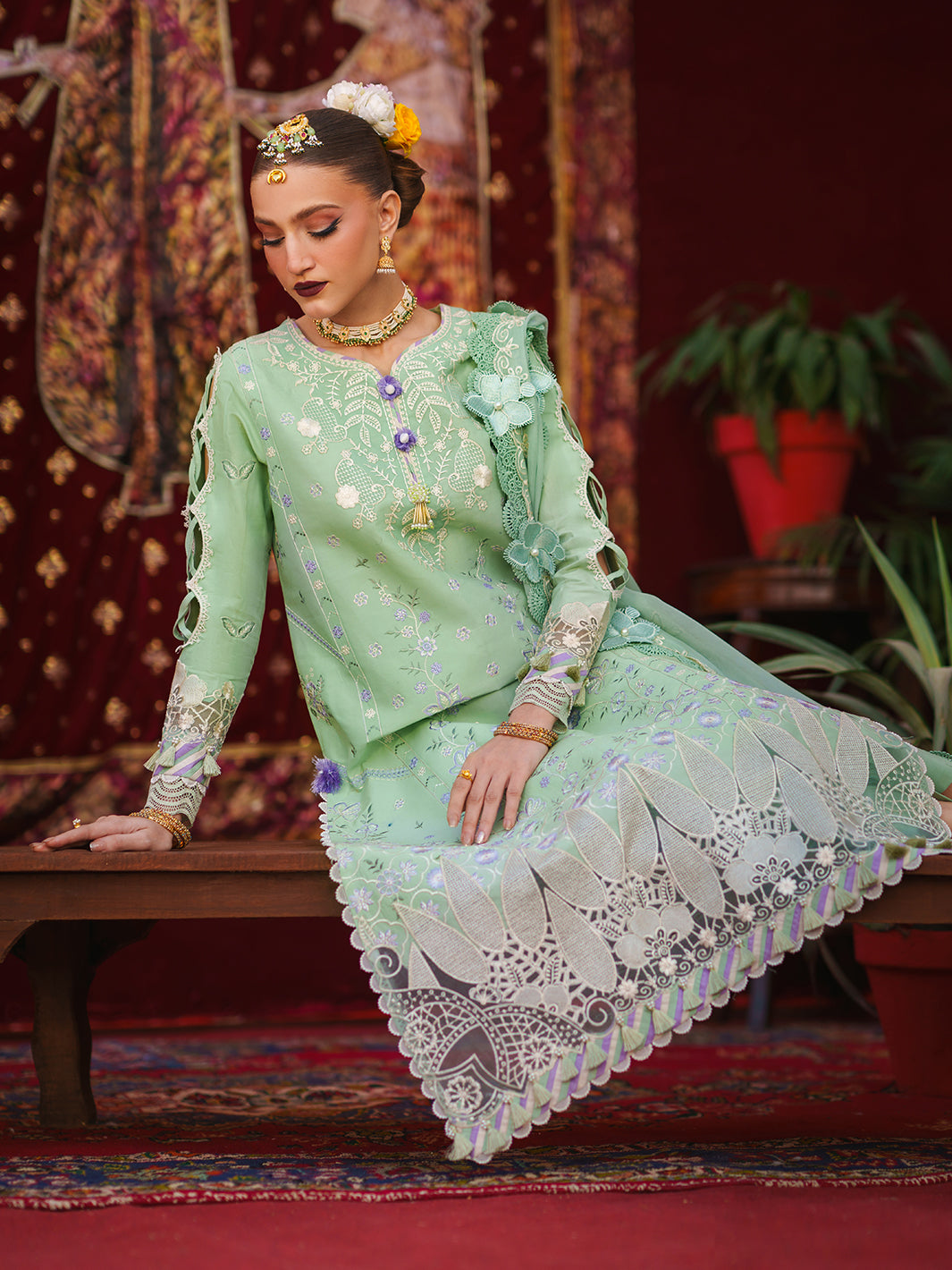 Mahnur | Gul Luxury Lawn 26 | G-011