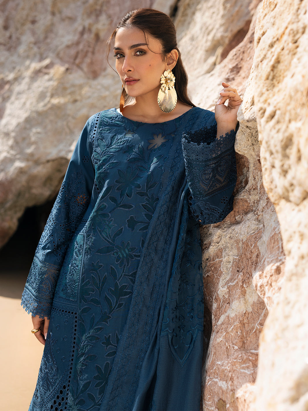 Mahnur | Sirena Luxury Lawn 25 | Iris