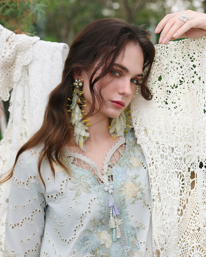Mushq | The Secret Garden Lawn | Ivory Botanica