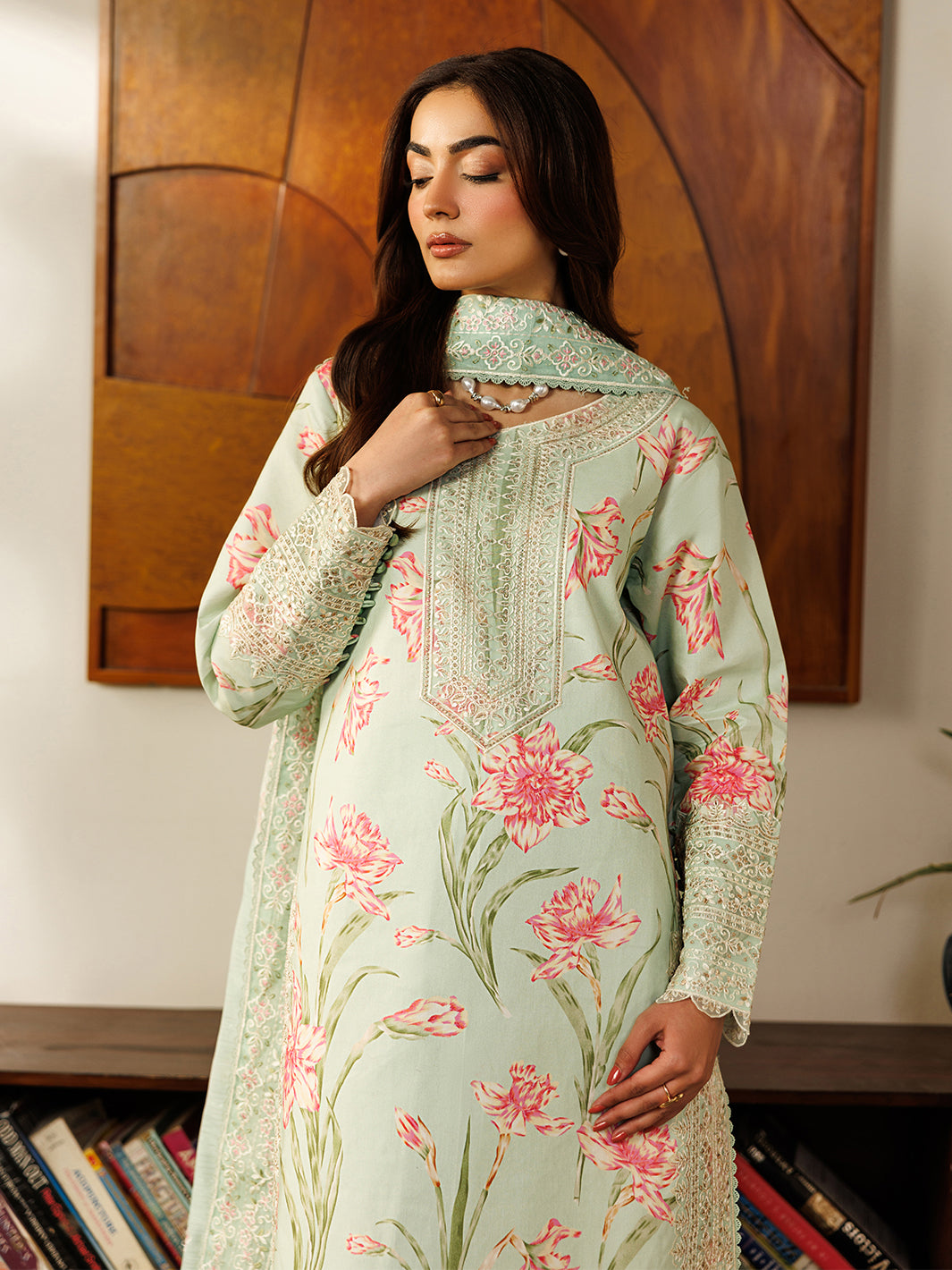 Mahnur | Leila Lawn 26 | L-01