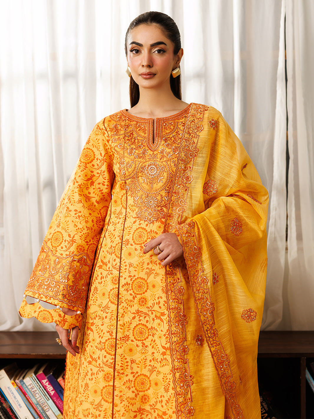 Mahnur | Leila Lawn 26 | L-07