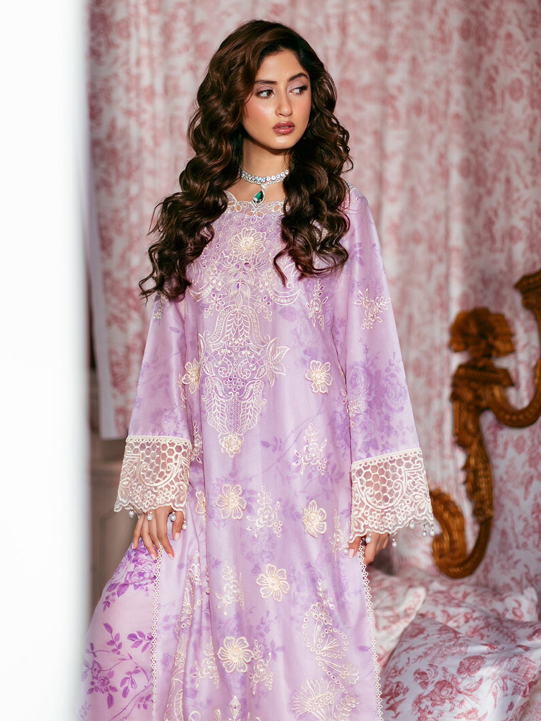 Mahnur | Sophie Luxury Lawn 25 | Lyrell