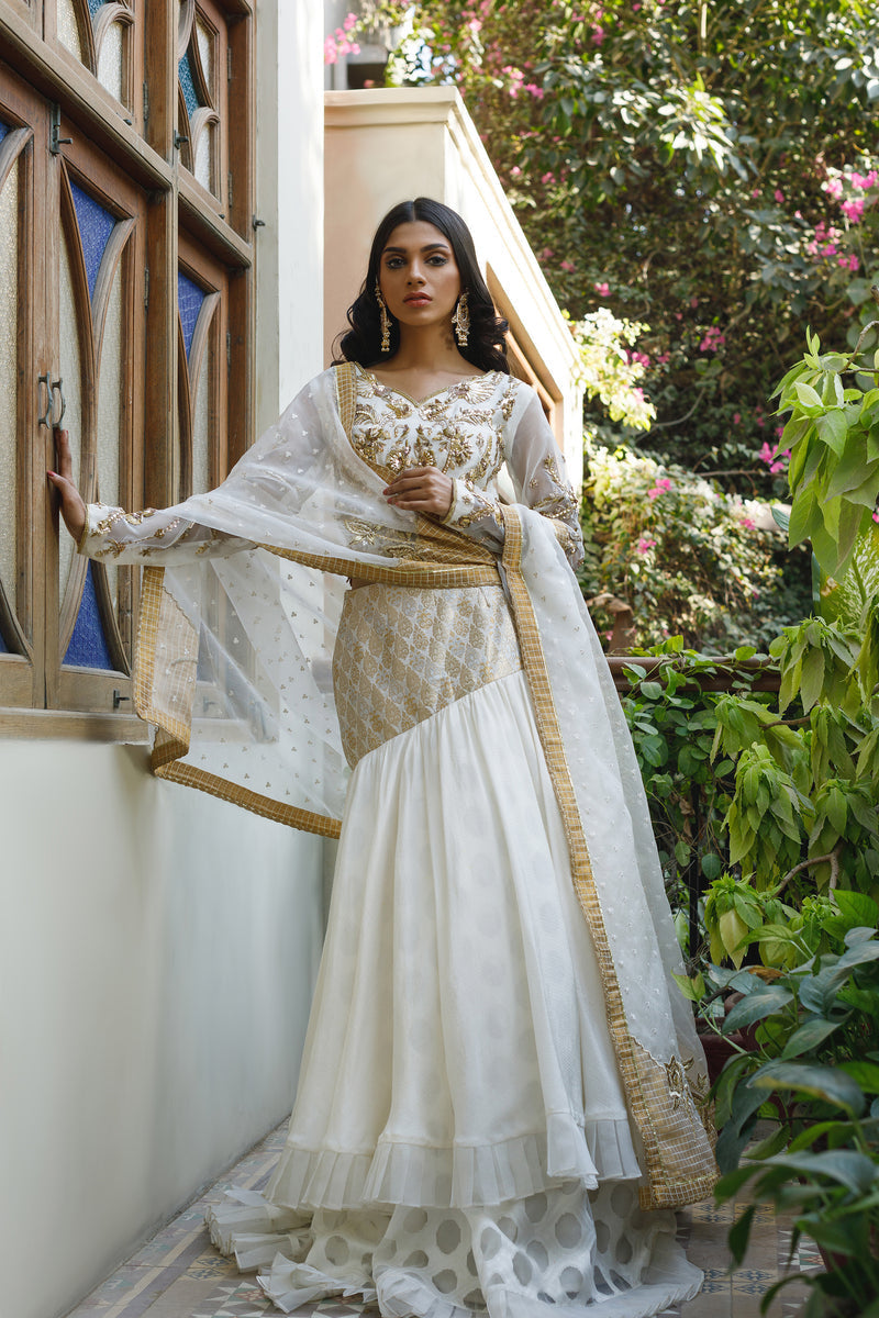 Wahajmkhan | Bahar Begum Formals | WHITE GOLD MERMAID LC