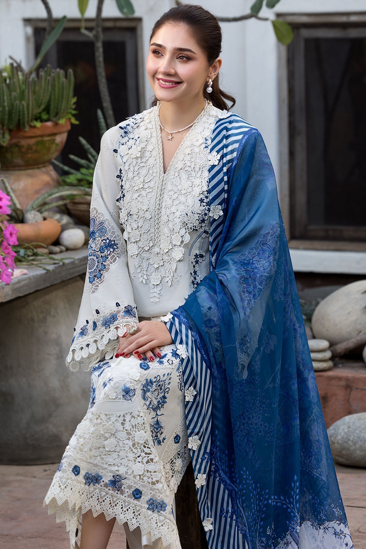 Motifz | Premium Lawn 26 | 6118-LIGRIA