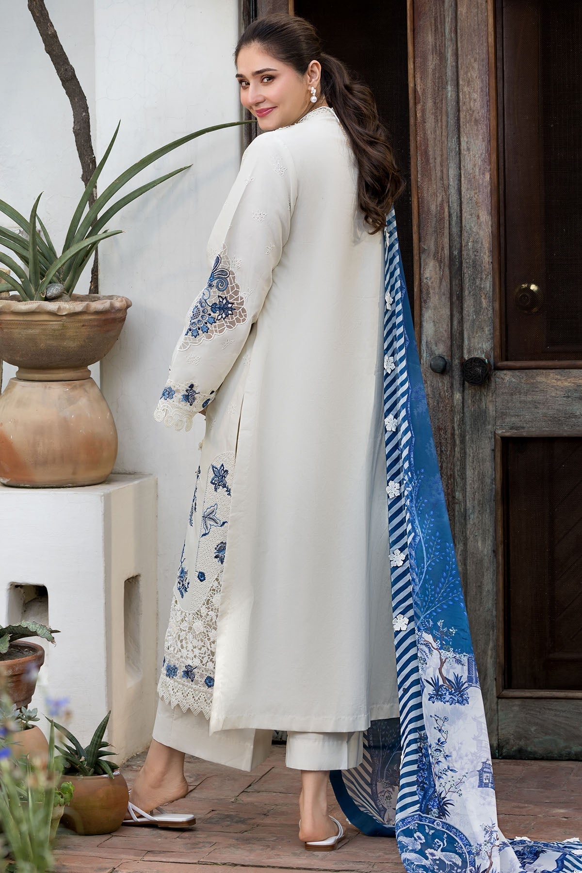 Motifz | Premium Lawn 26 | 6118-LIGRIA