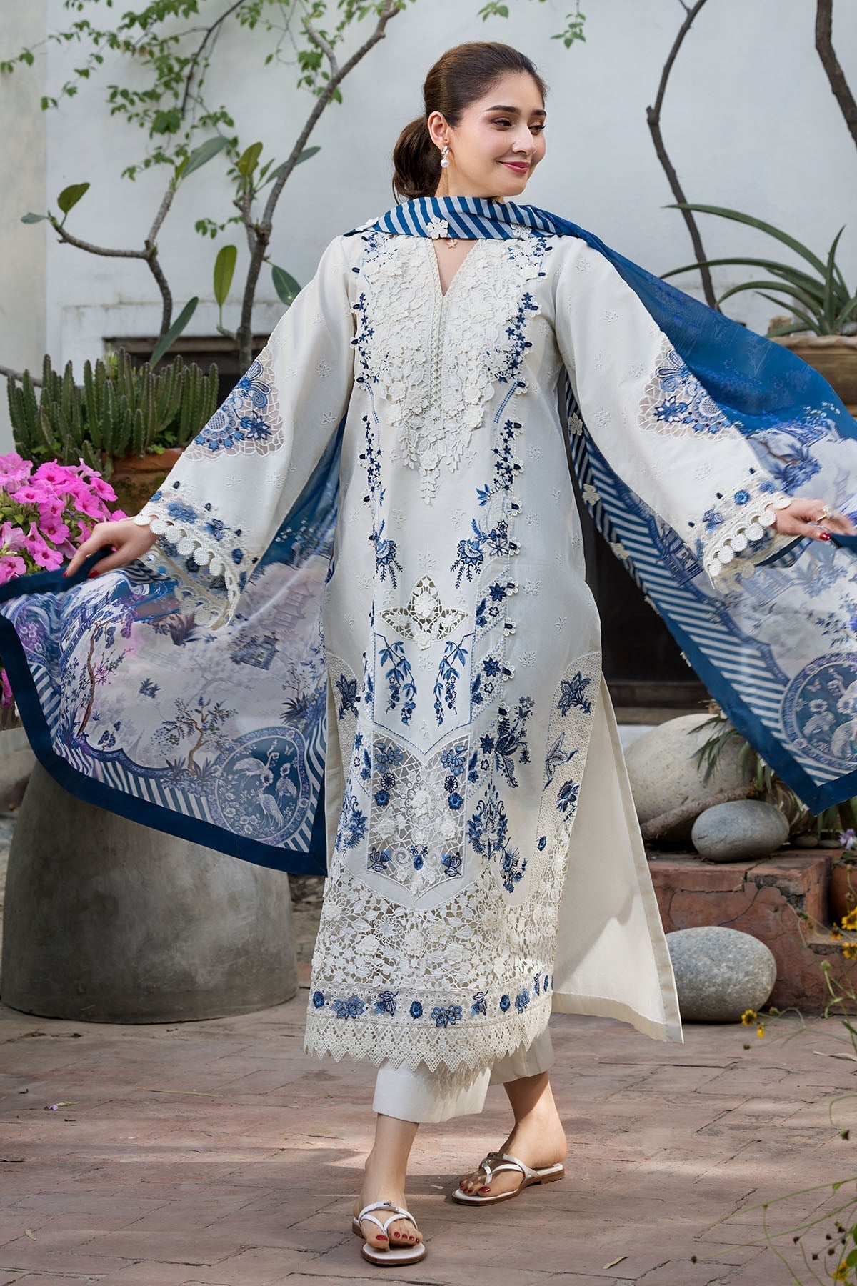 Motifz | Premium Lawn 26 | 6118-LIGRIA
