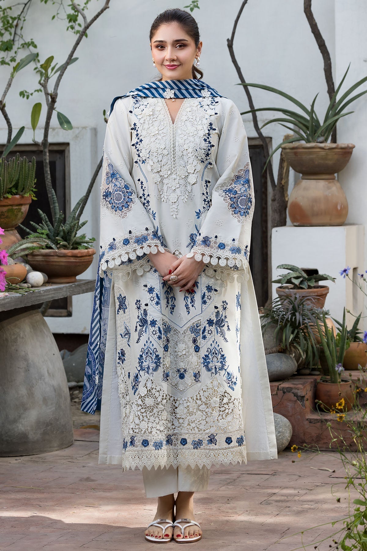 Motifz | Premium Lawn 26 | 6118-LIGRIA