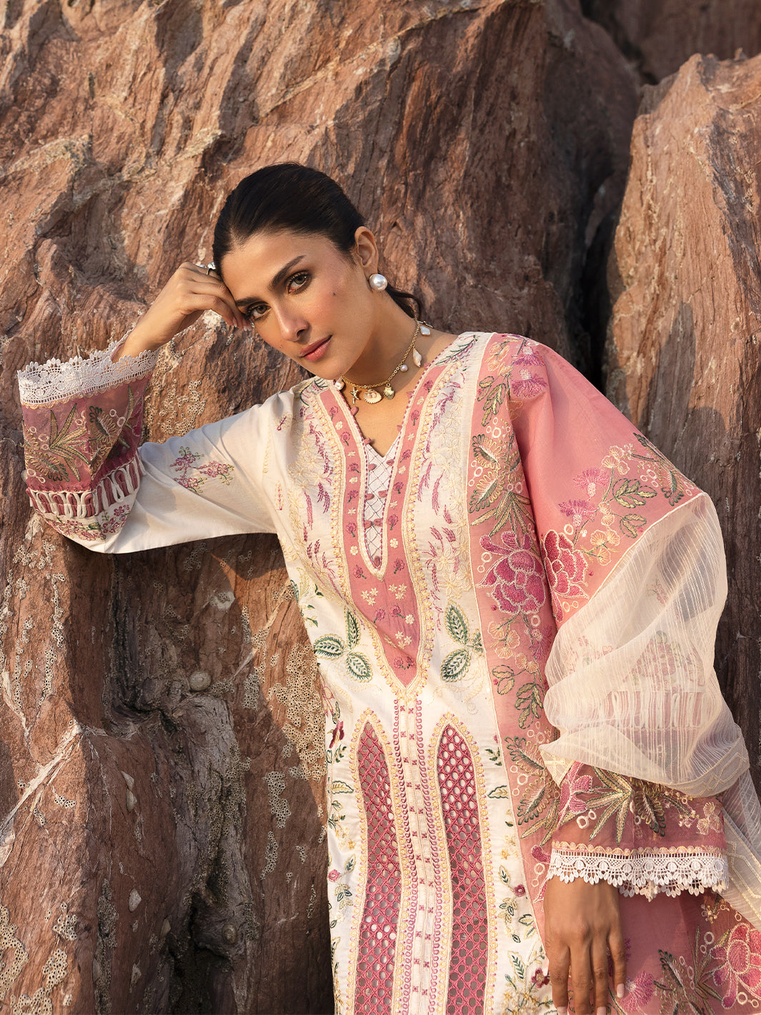 Mahnur | Sirena Luxury Lawn 25 | Magnolia