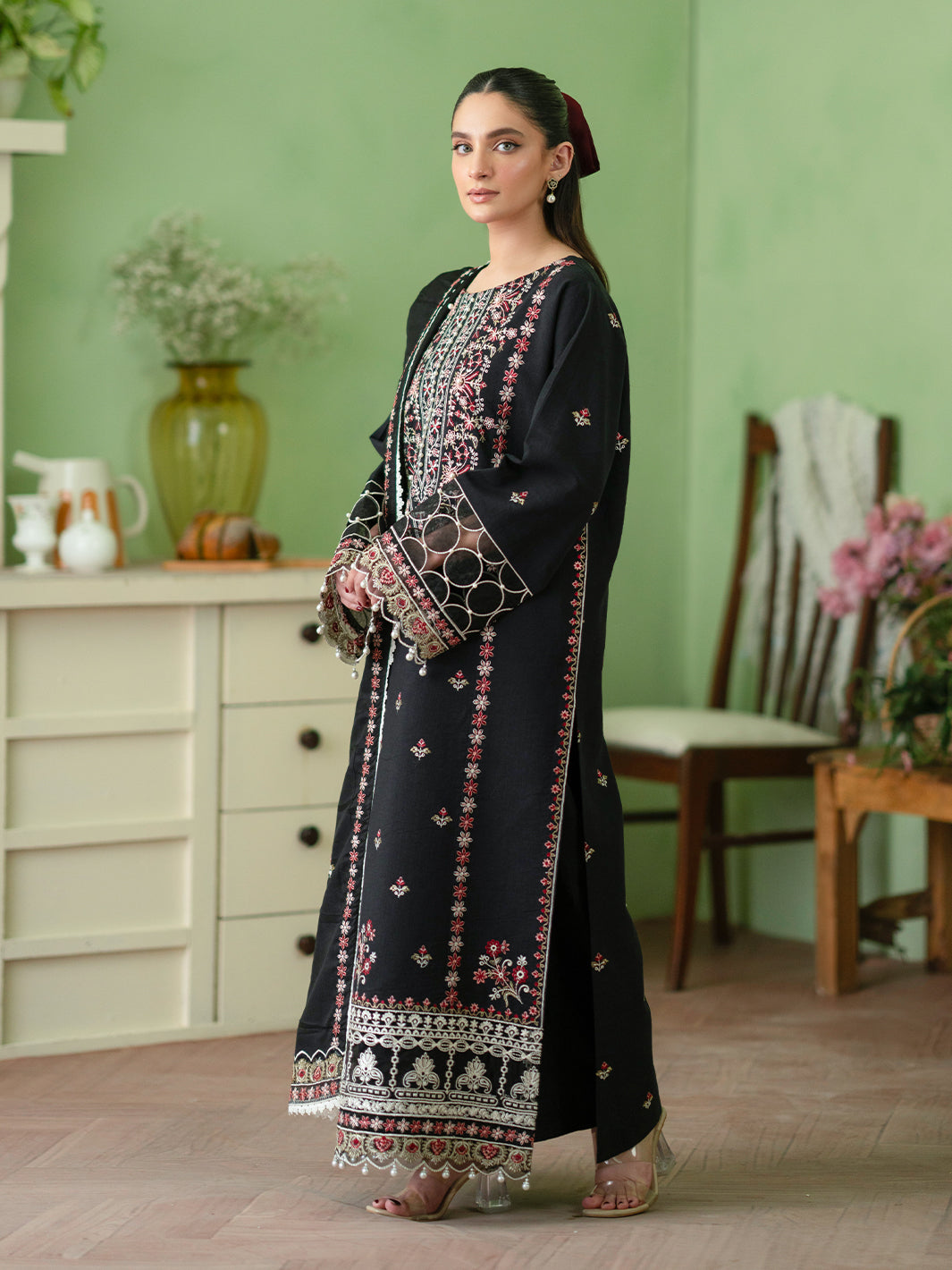 Mahnur | Leila Winter 24 | Bianca