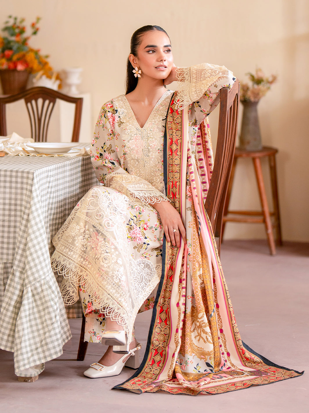 Mahnur | Leila Winter 24 | Floret