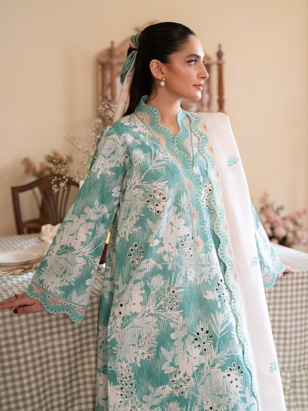 Mahnur | Leila Winter 24 | Azure