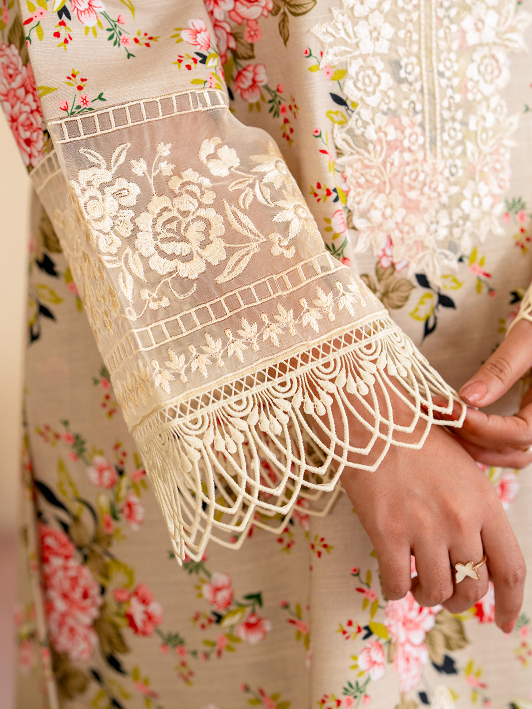 Mahnur | Leila Winter 24 | Floret