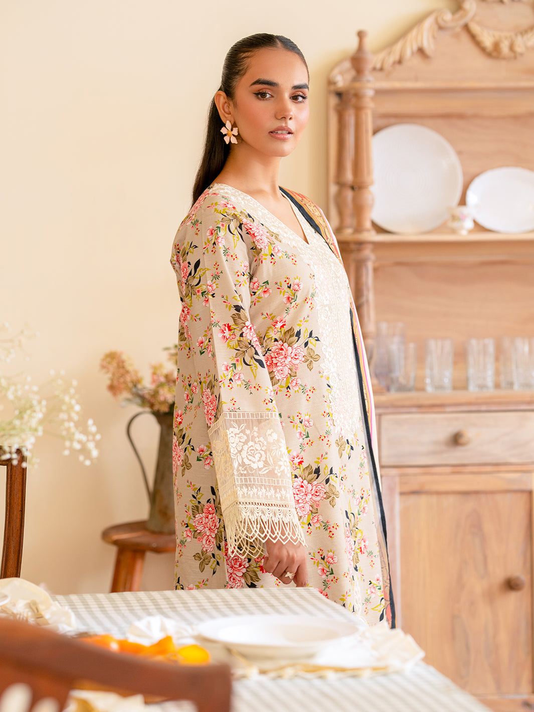 Mahnur | Leila Winter 24 | Floret