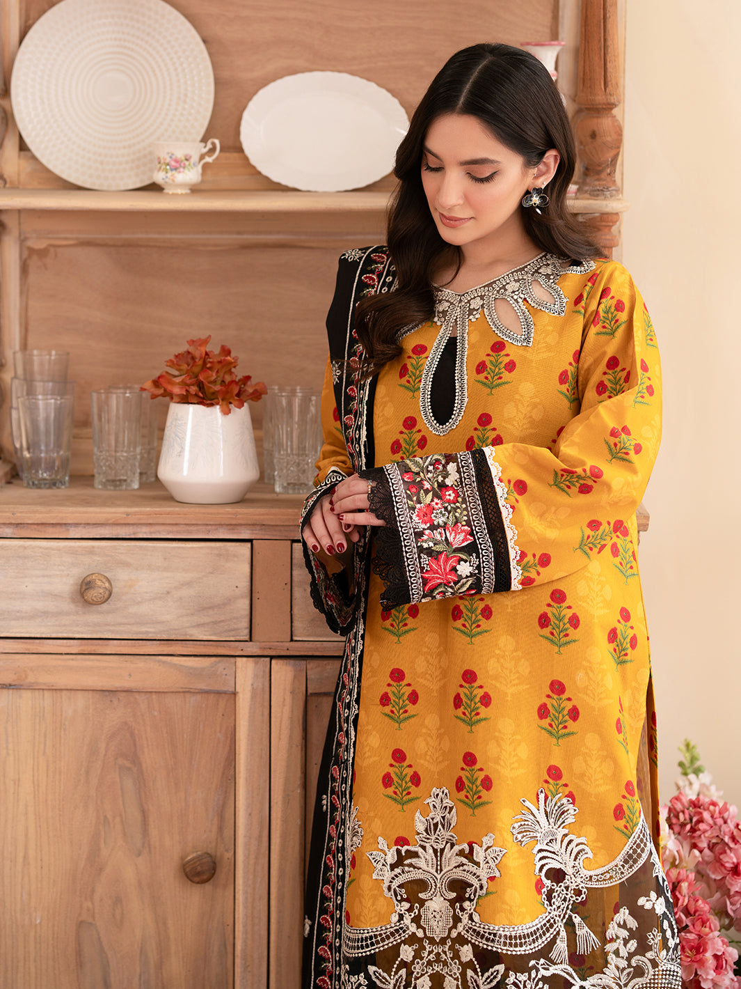Mahnur | Leila Winter 24 | Marigold