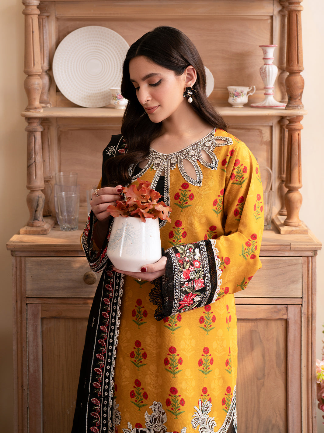 Mahnur | Leila Winter 24 | Marigold