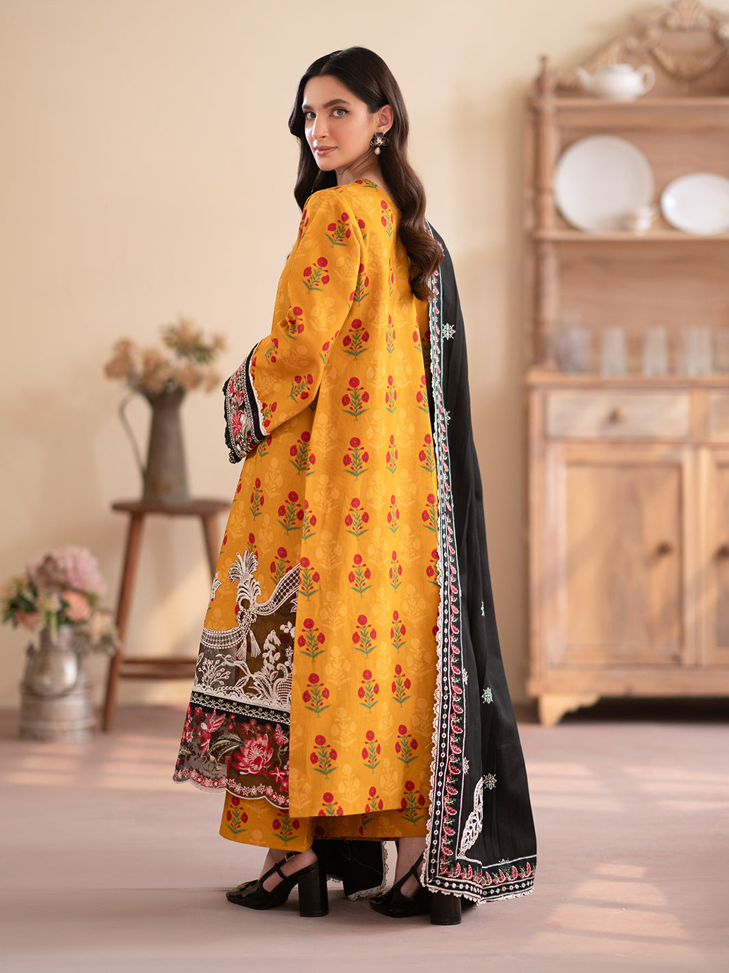 Mahnur | Leila Winter 24 | Marigold