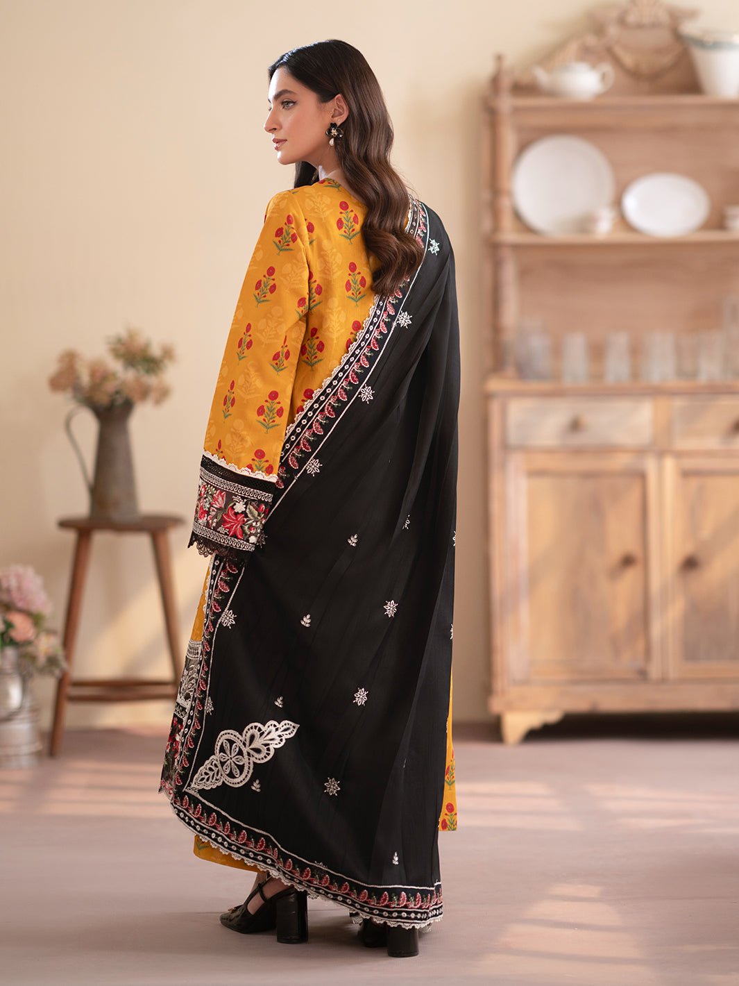 Mahnur | Leila Winter 24 | Marigold