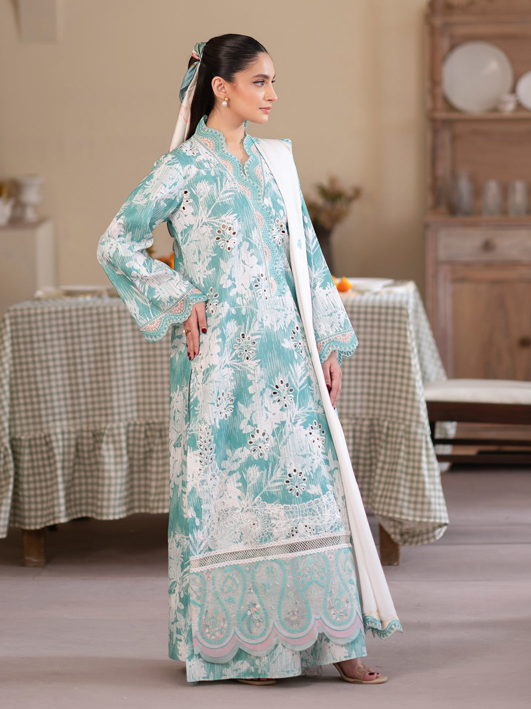 Mahnur | Leila Winter 24 | Azure