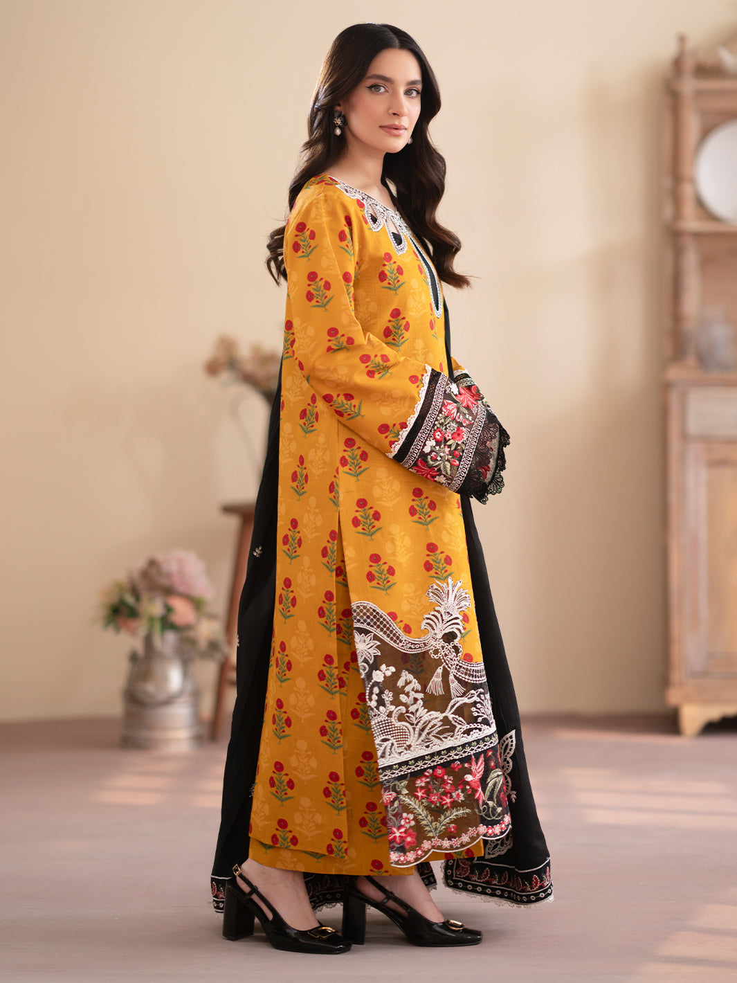 Mahnur | Leila Winter 24 | Marigold