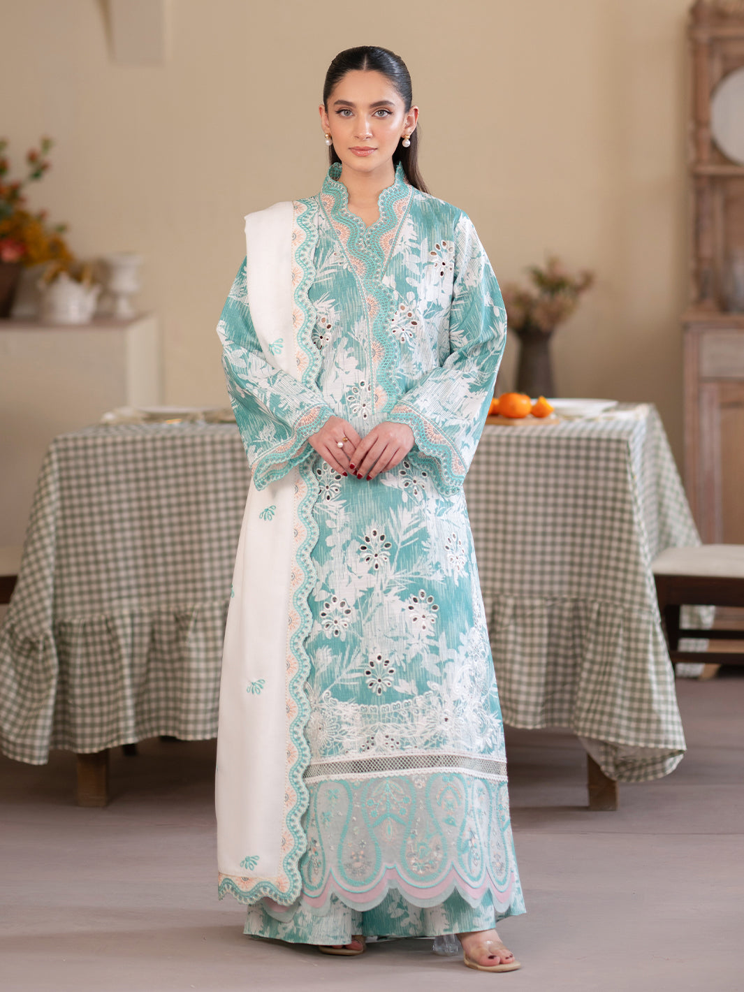 Mahnur | Leila Winter 24 | Azure