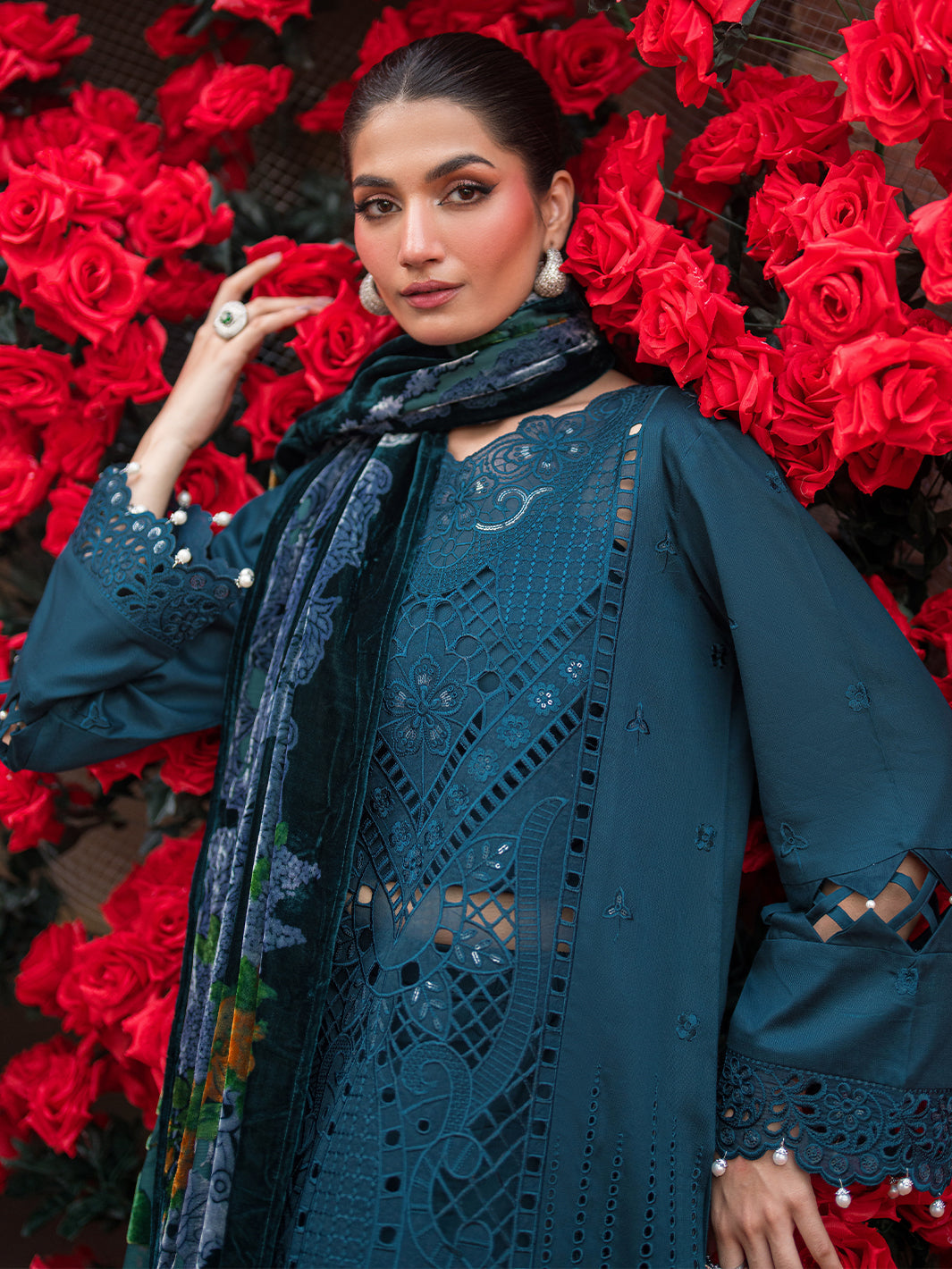 Mahnur | Nazakat Luxury Winter | AVEN