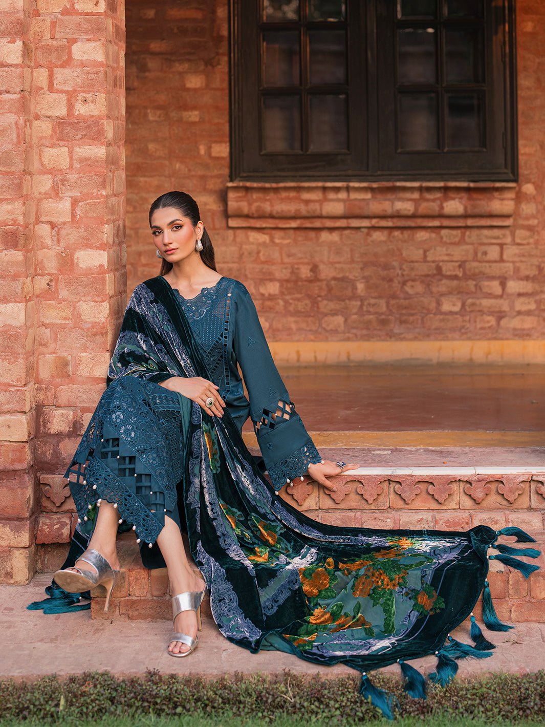 Mahnur | Nazakat Luxury Winter | AVEN