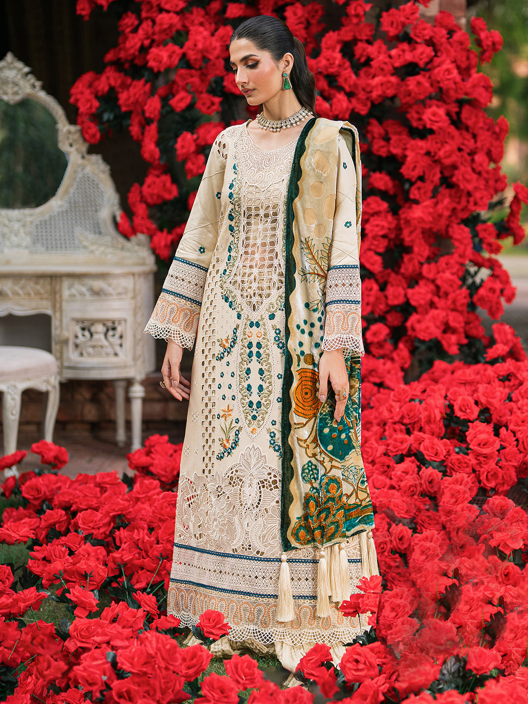 Mahnur | Nazakat Luxury Winter | ZEYA