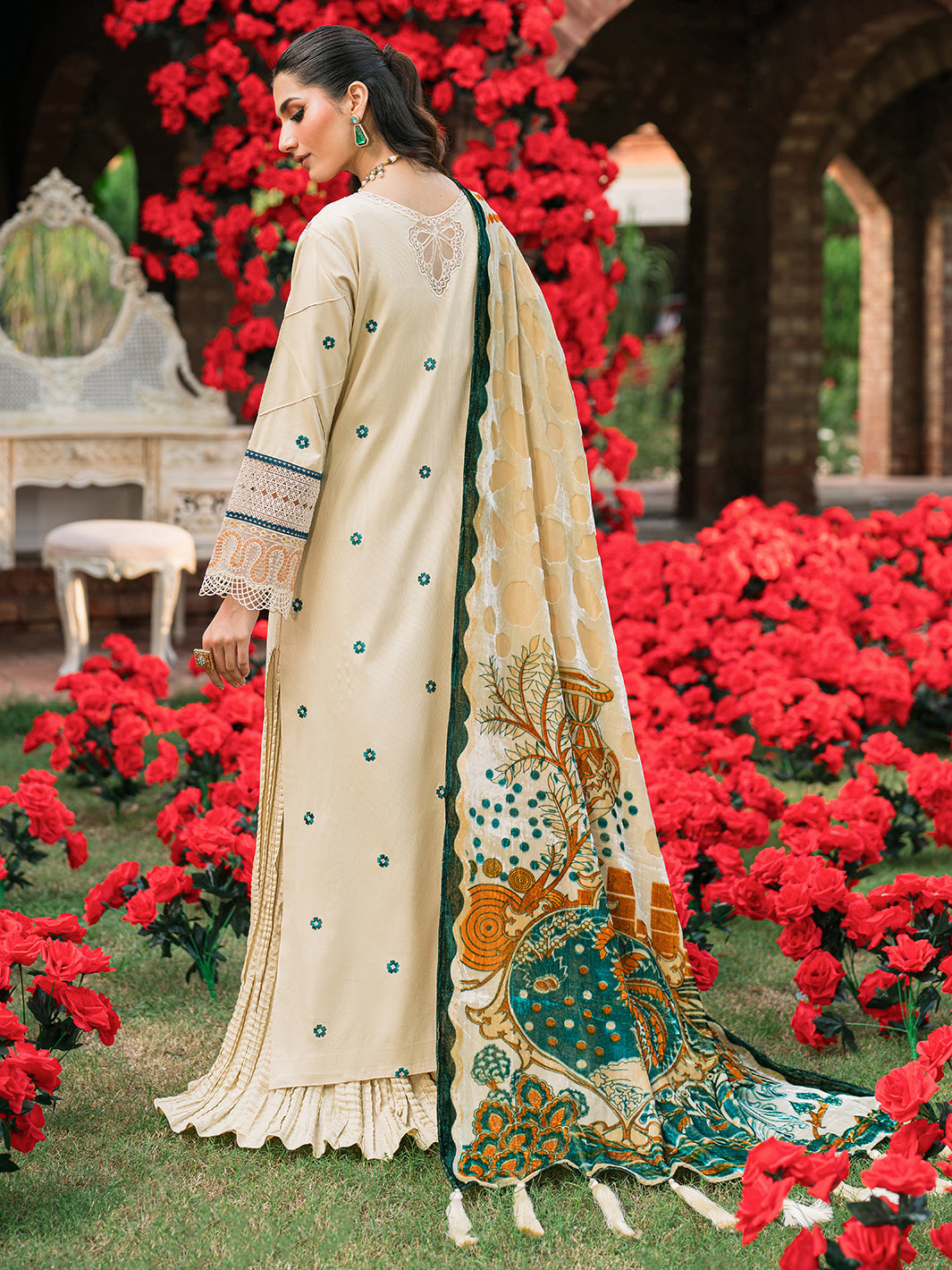 Mahnur | Nazakat Luxury Winter | ZEYA