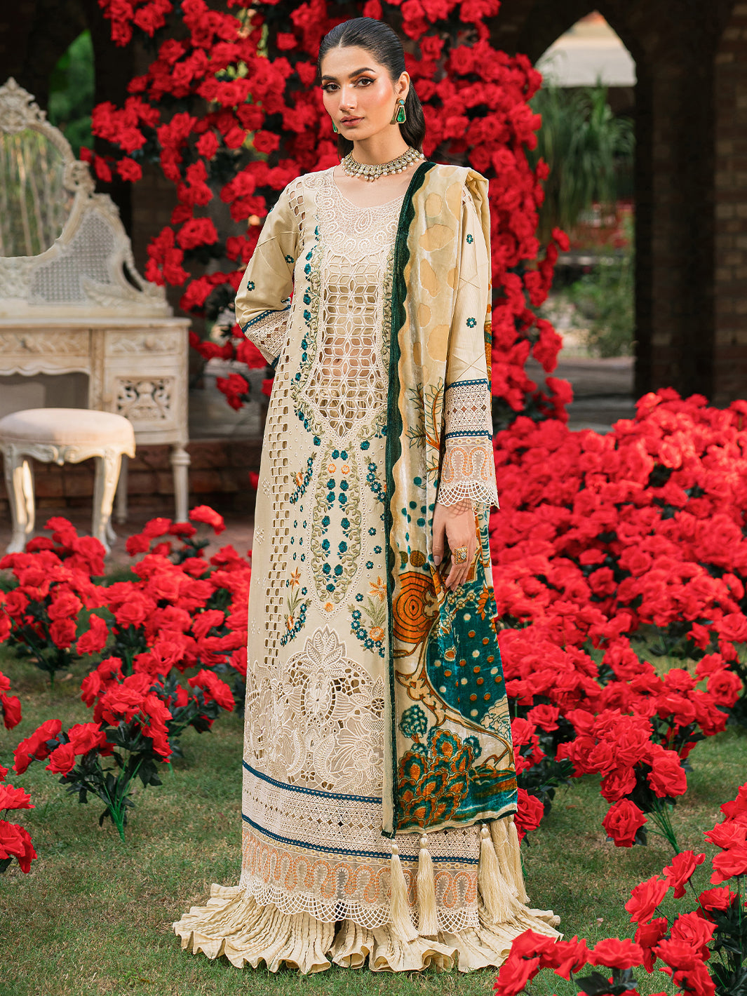 Mahnur | Nazakat Luxury Winter | ZEYA