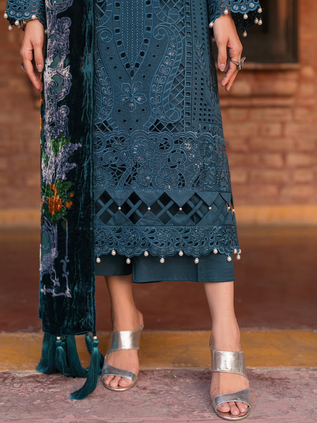Mahnur | Nazakat Luxury Winter | AVEN