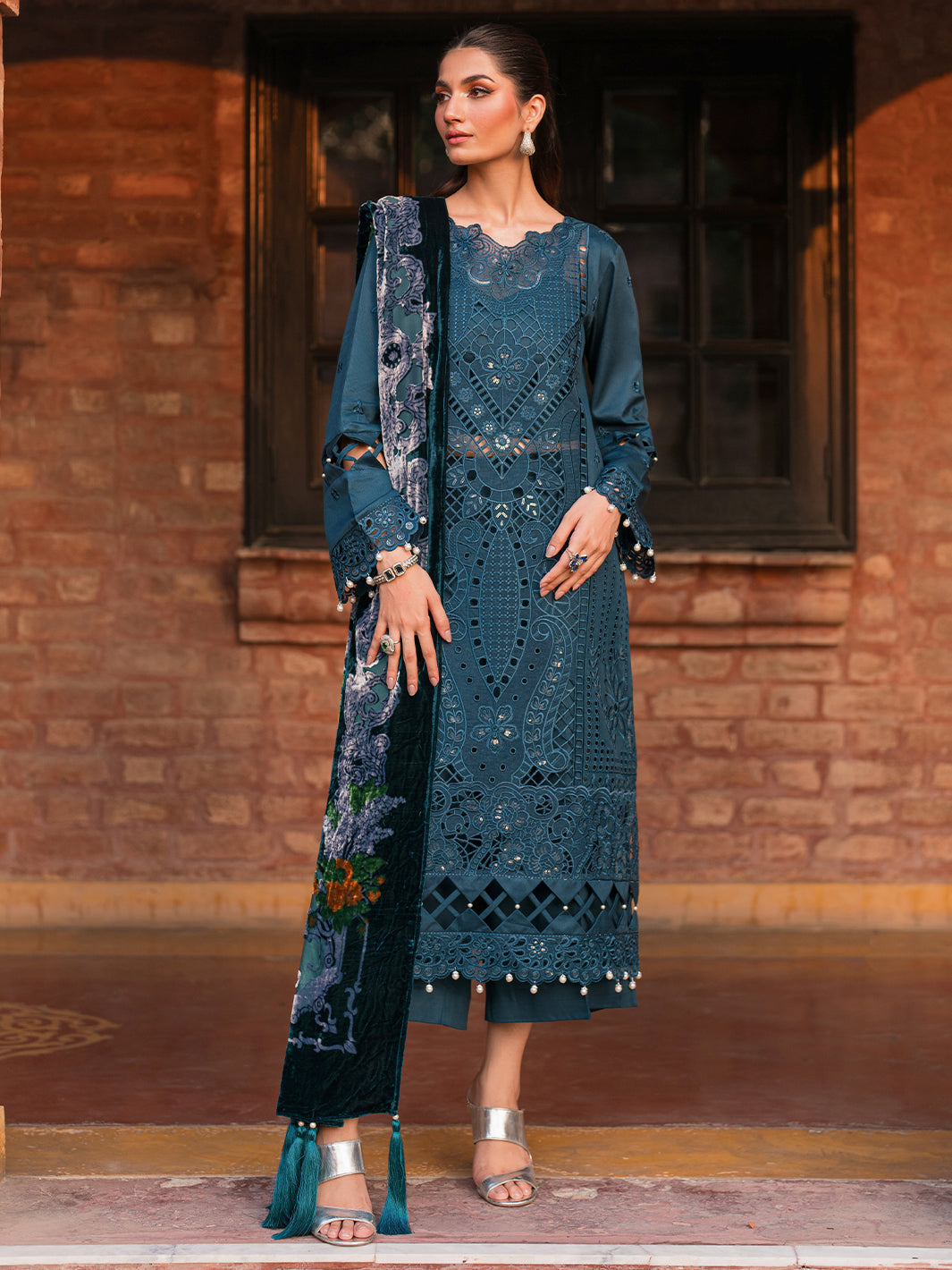 Mahnur | Nazakat Luxury Winter | AVEN