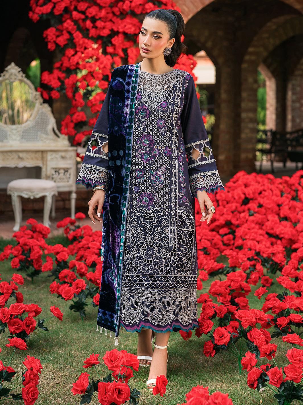 Mahnur | Nazakat Luxury Winter | MIRA