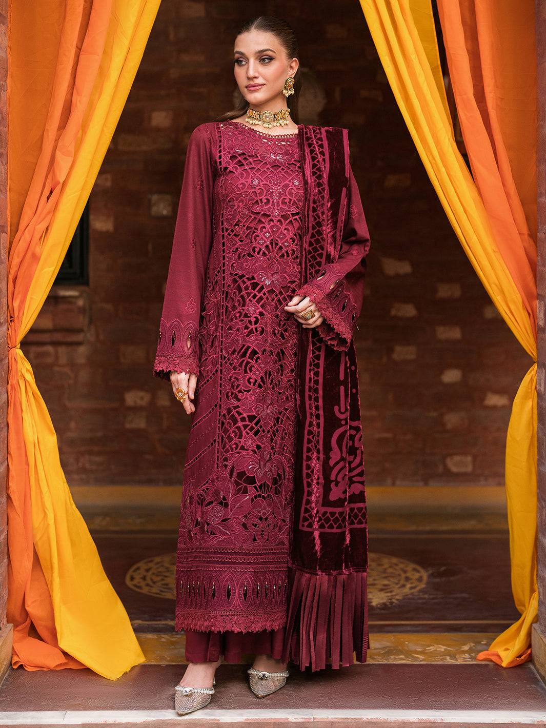Mahnur | Nazakat Luxury Winter | REINA