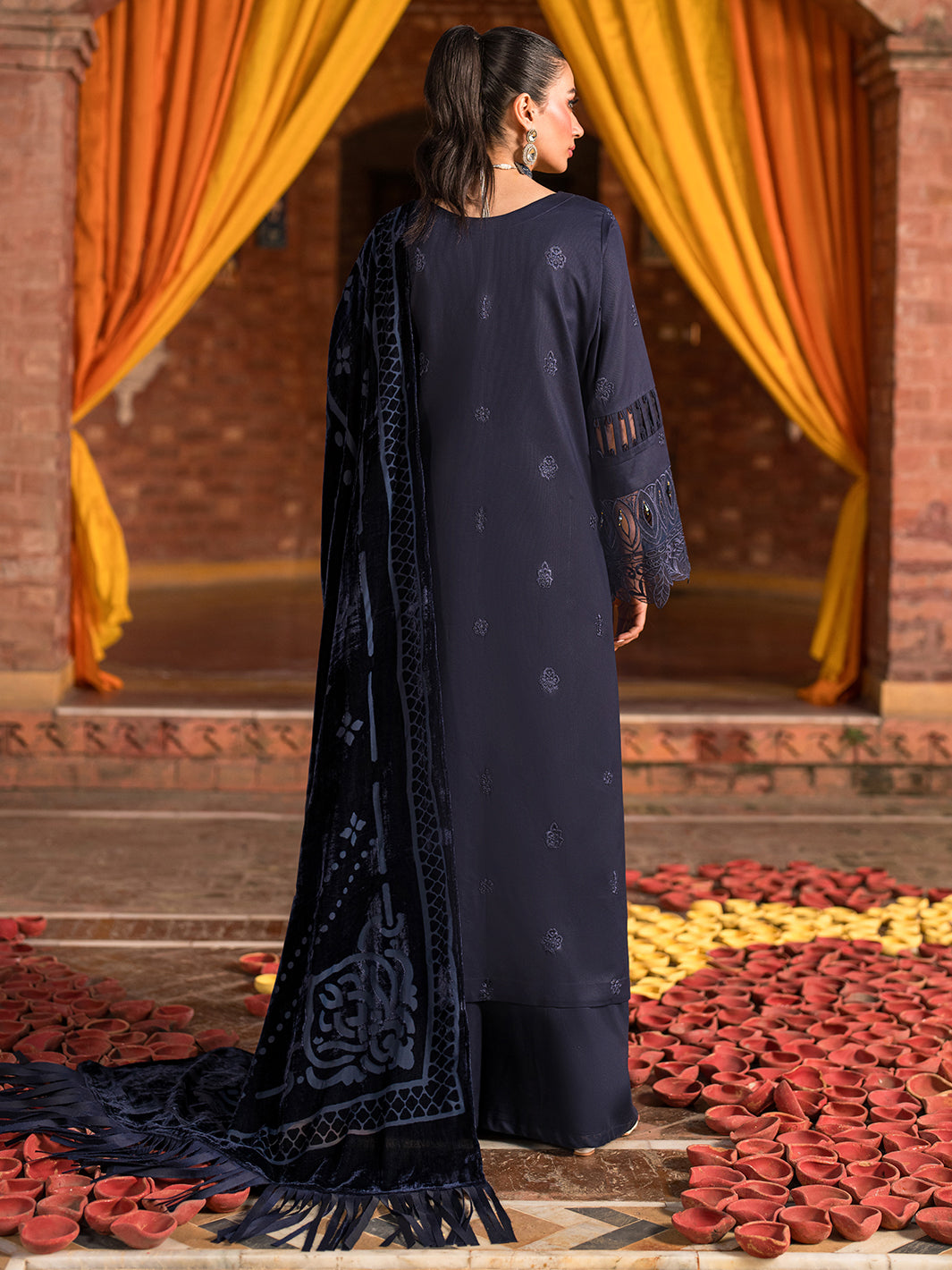 Mahnur | Nazakat Luxury Winter | SIRA
