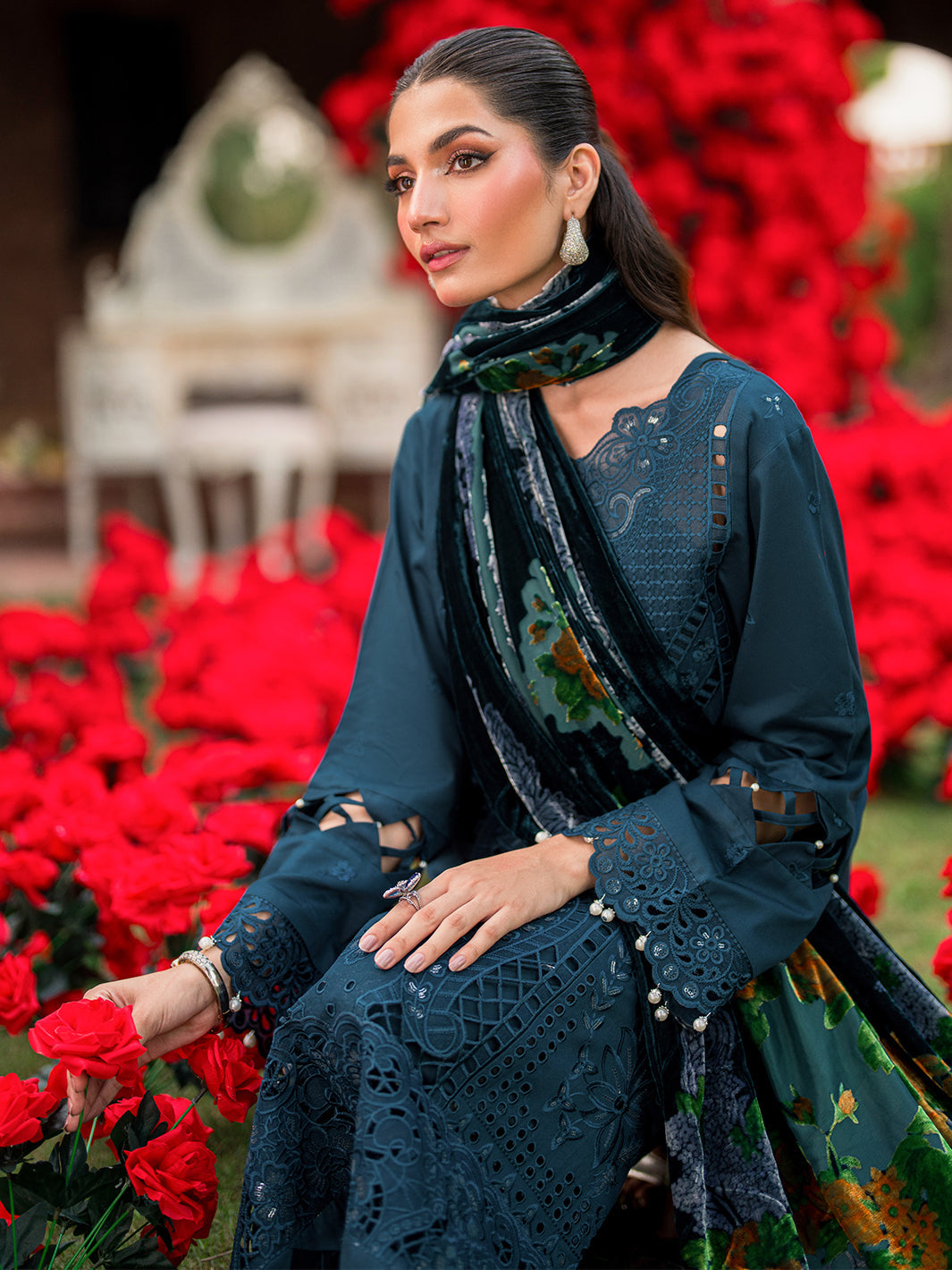 Mahnur | Nazakat Luxury Winter | AVEN