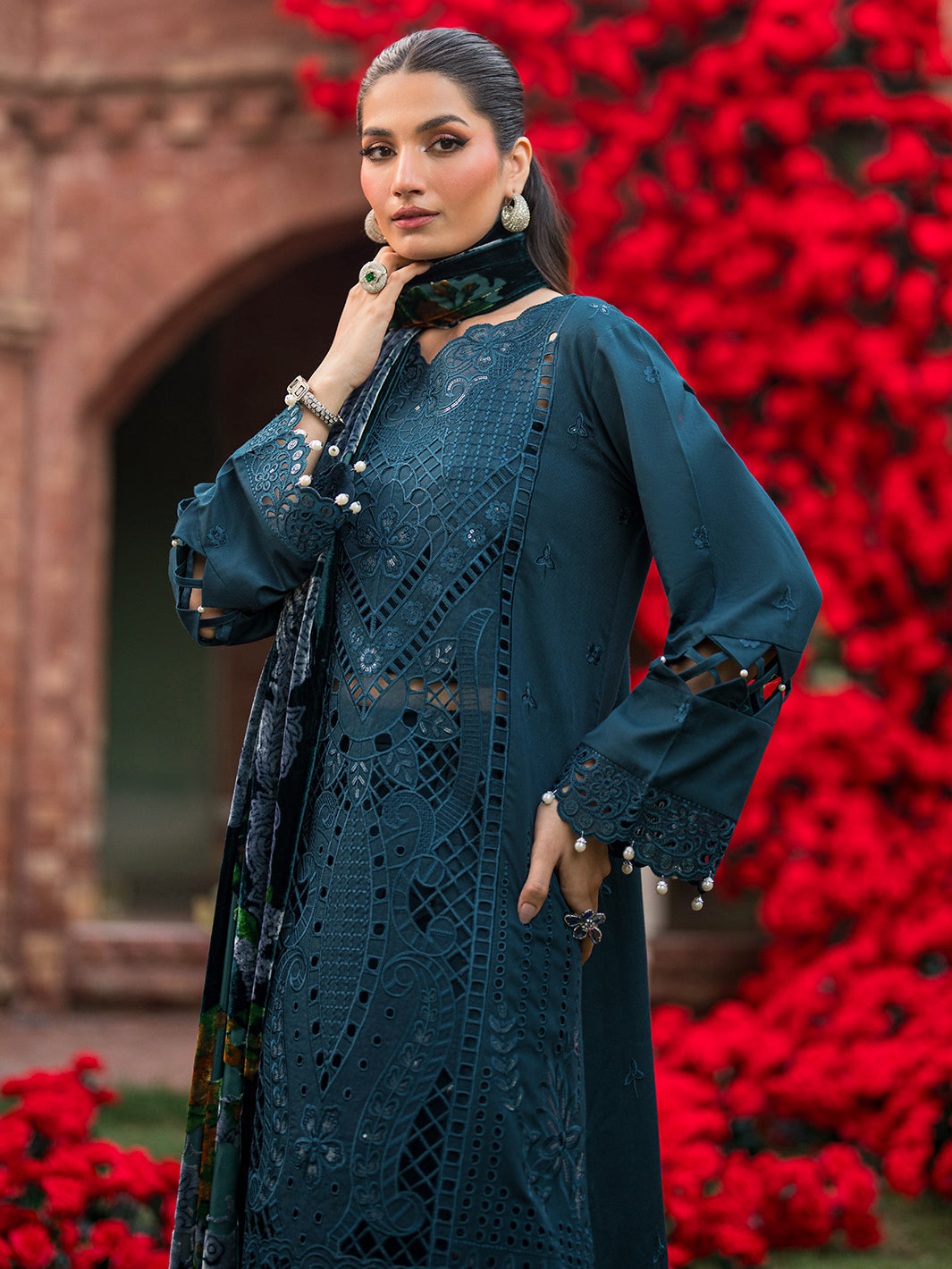 Mahnur | Nazakat Luxury Winter | AVEN