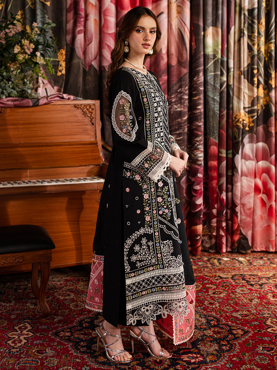 Mahnur | Veronica Luxury Karandi 24 | NORA