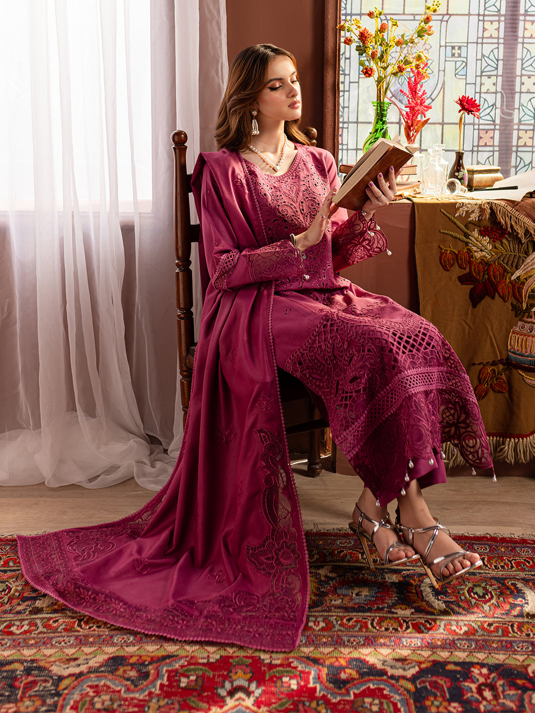 Mahnur | Veronica Luxury Karandi 24 | ROSAMUND