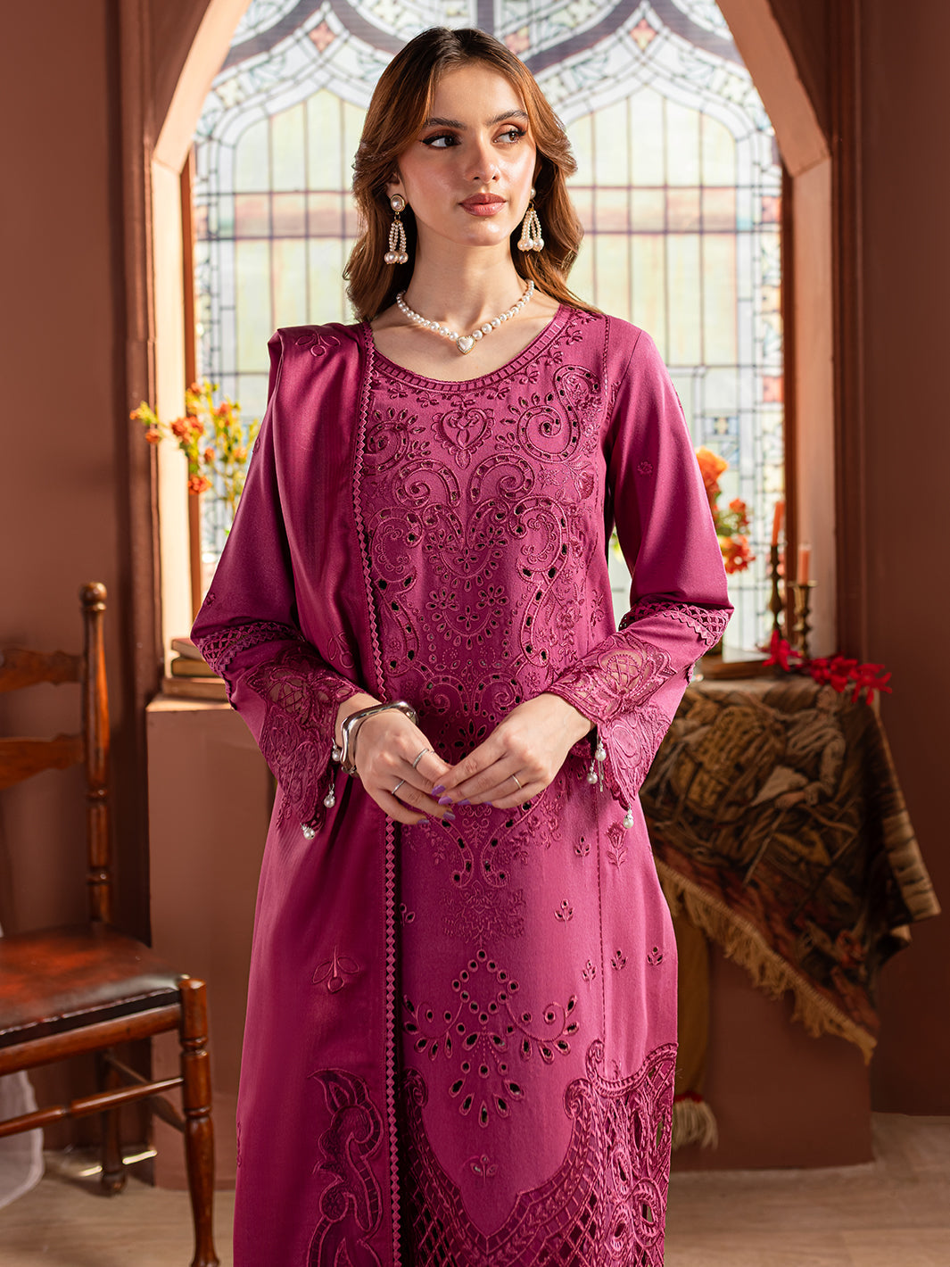 Mahnur | Veronica Luxury Karandi 24 | ROSAMUND