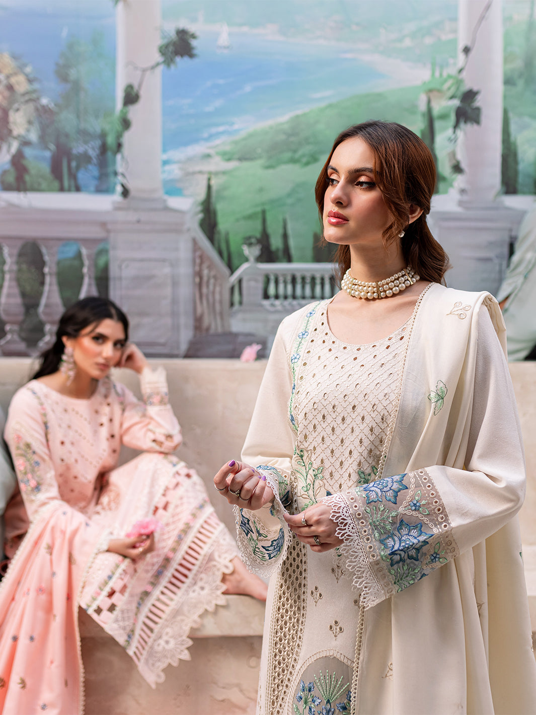 Mahnur | Veronica Luxury Karandi 24 | CECILIA