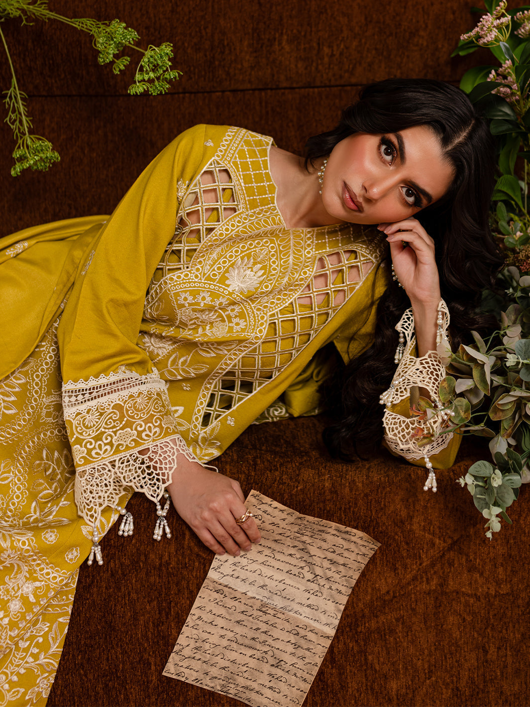 Mahnur | Veronica Luxury Karandi 24 | CLARA